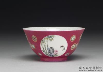 图片[2]-Bowl with flowers and bird in round panels in red ground of falangcai painted enamels, Qing dynasty, Yongzheng reign (1723-1735)-China Archive